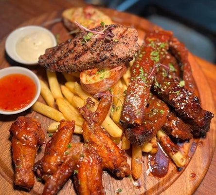 Stallions Bar & Eatery